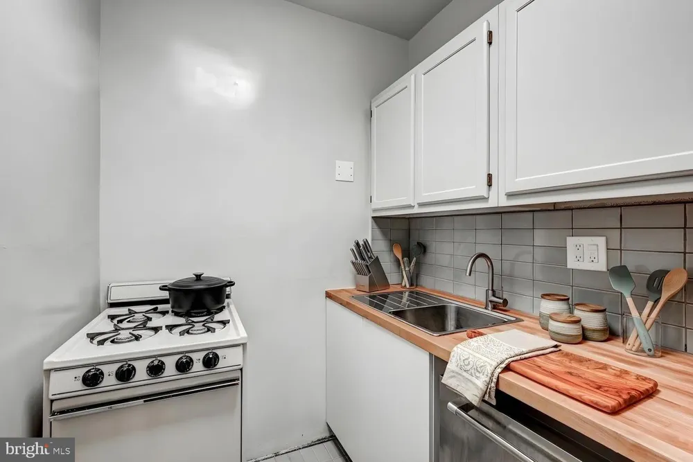 700 WASHINGTON PLACE #1B Baltimore, MD 21201