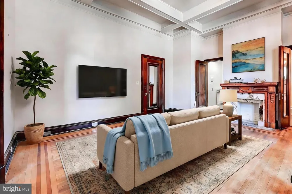700 WASHINGTON PLACE #1B Baltimore, MD 21201