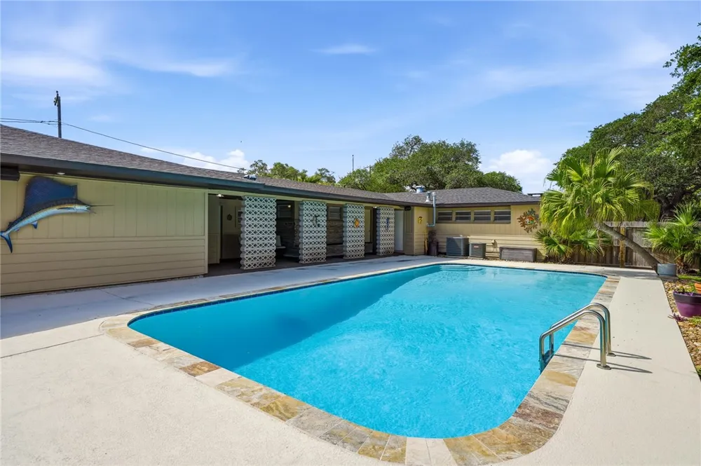 1059 S Mccampbell Street Aransas Pass, TX 78336