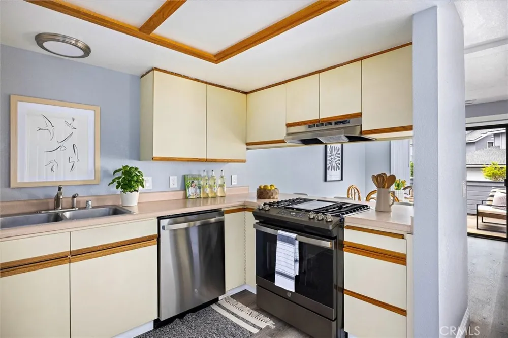 2221 King Court #40 San Luis Obispo, CA 93401