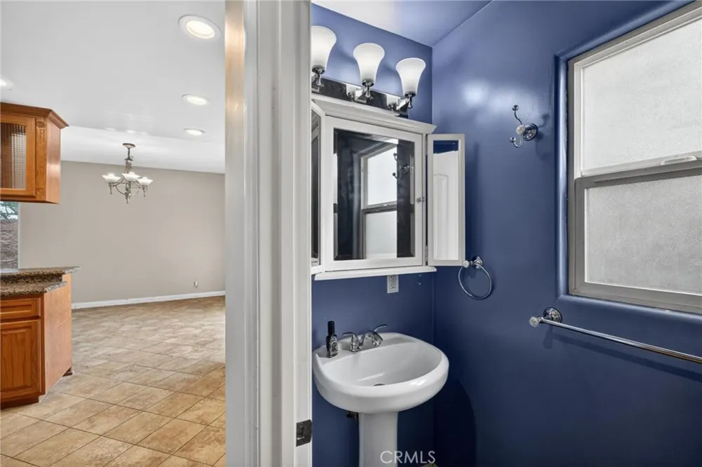 15422 Freeman Avenue Lawndale, CA 90260