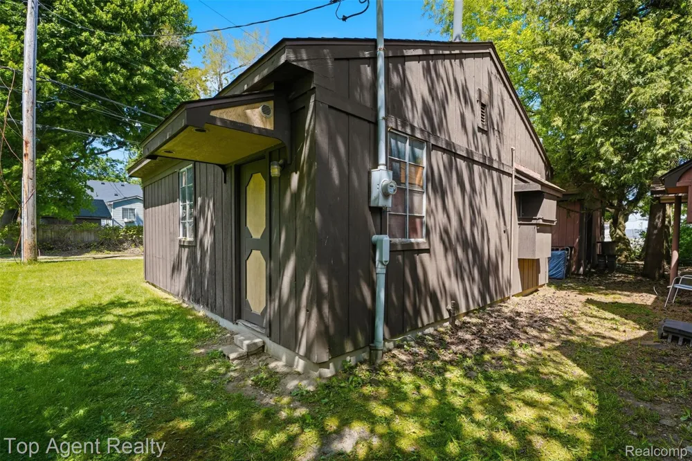 745 Karmada Street Plymouth City, MI 48170