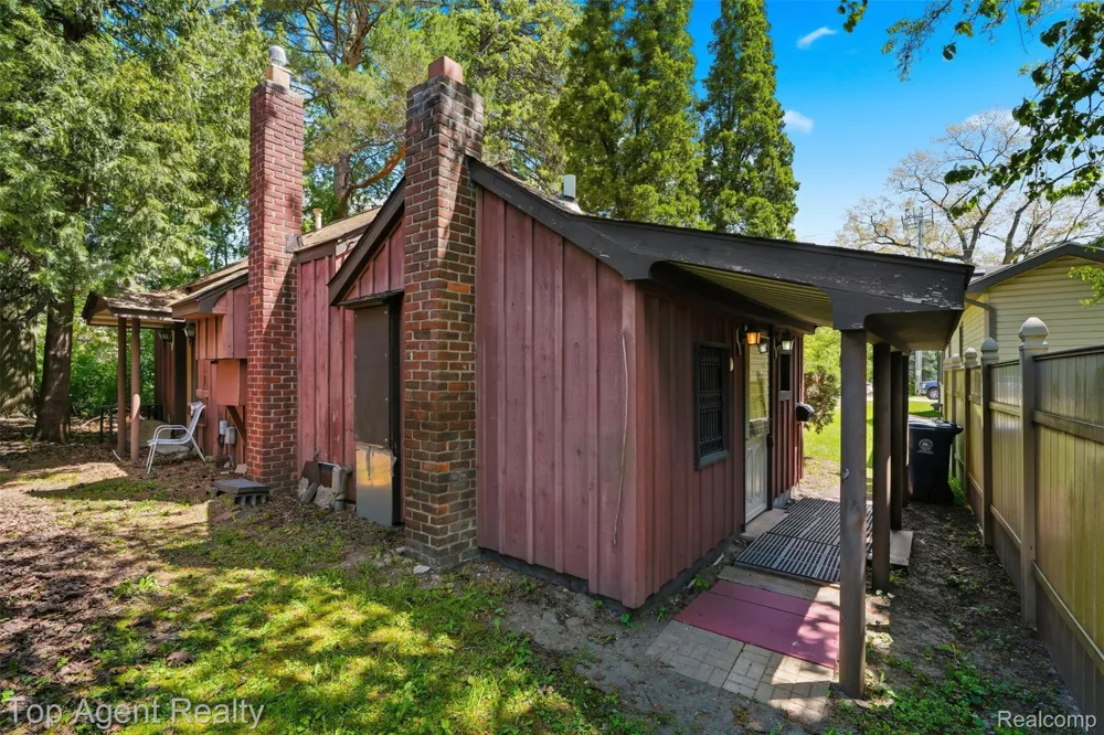 745 Karmada Street Plymouth City, MI 48170