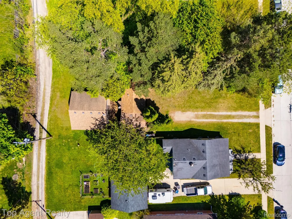 745 Karmada Street Plymouth City, MI 48170