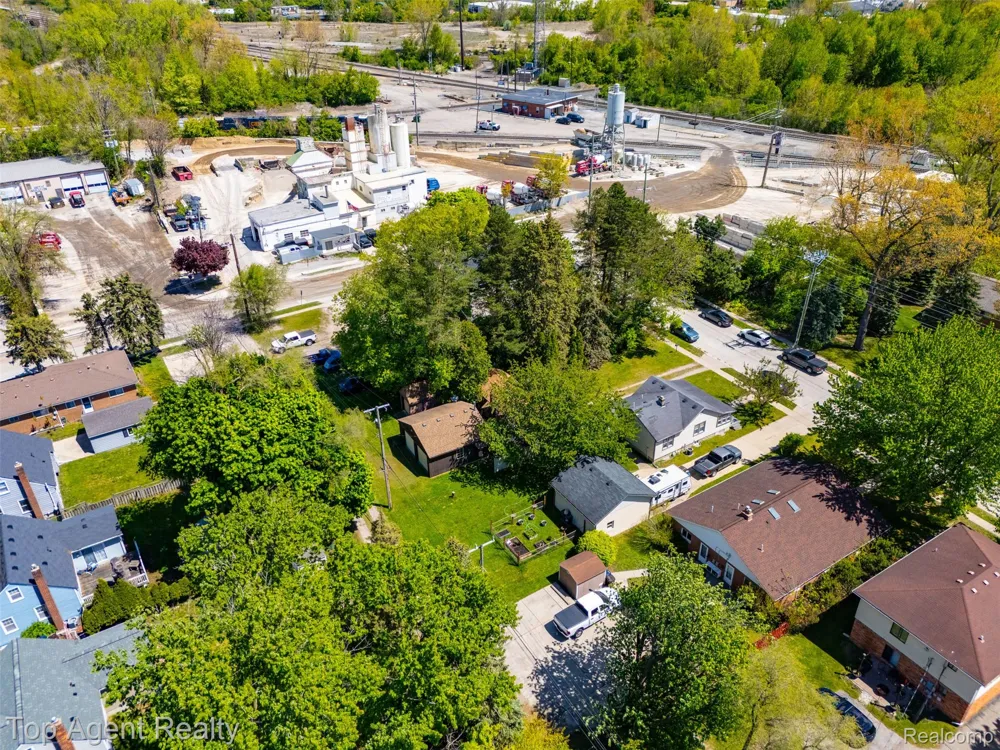 745 Karmada Street Plymouth City, MI 48170