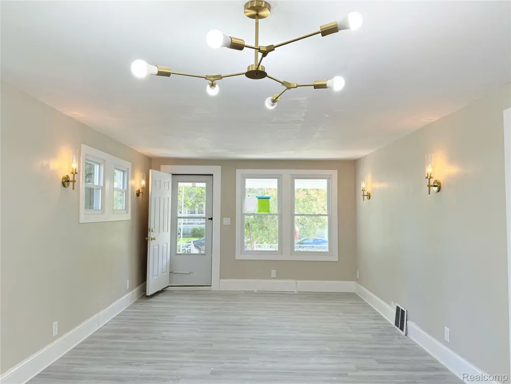 266 W Bennett Avenue Ferndale City, MI 48220