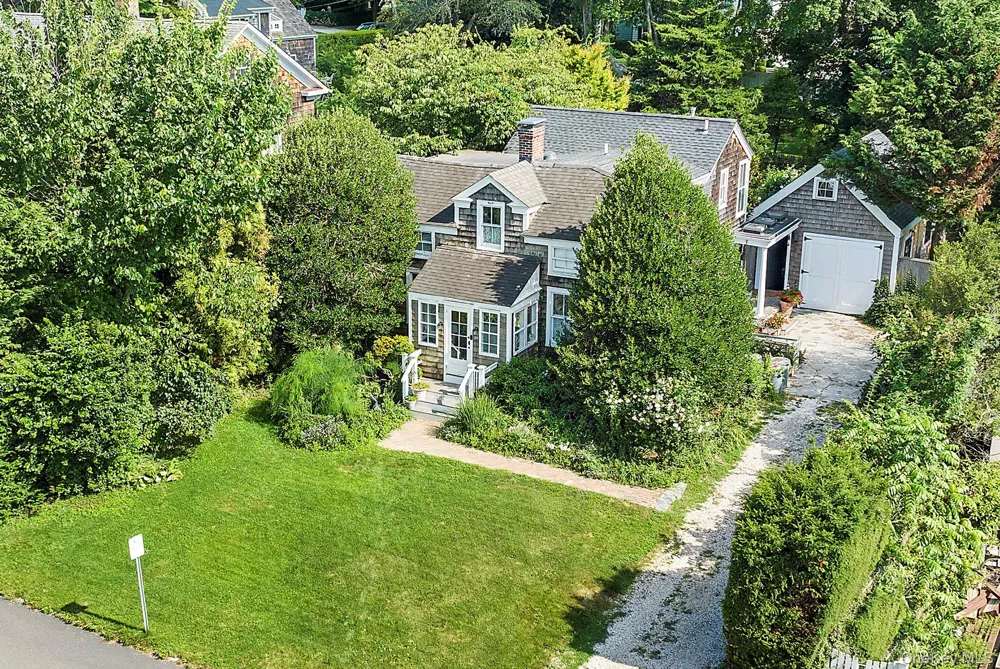 28 Bowden Square Southampton, NY 11968