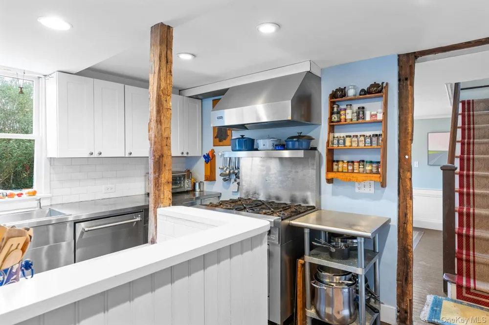 28 Bowden Square Southampton, NY 11968
