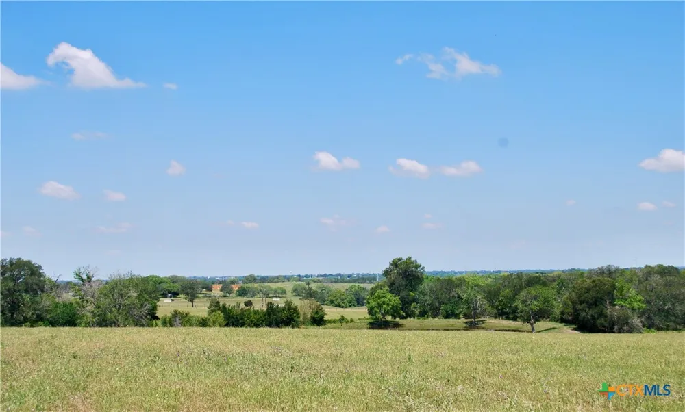 1070 Muehr Road Weimar, TX 78962