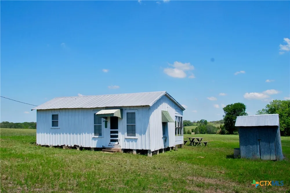 1070 Muehr Road Weimar, TX 78962