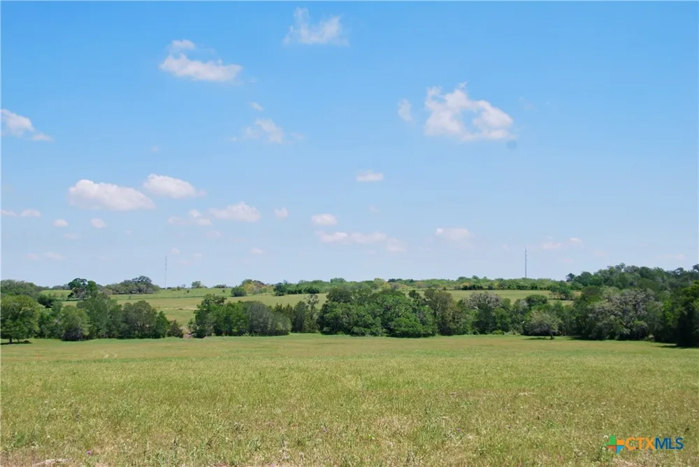 1070 Muehr Road Weimar, TX 78962