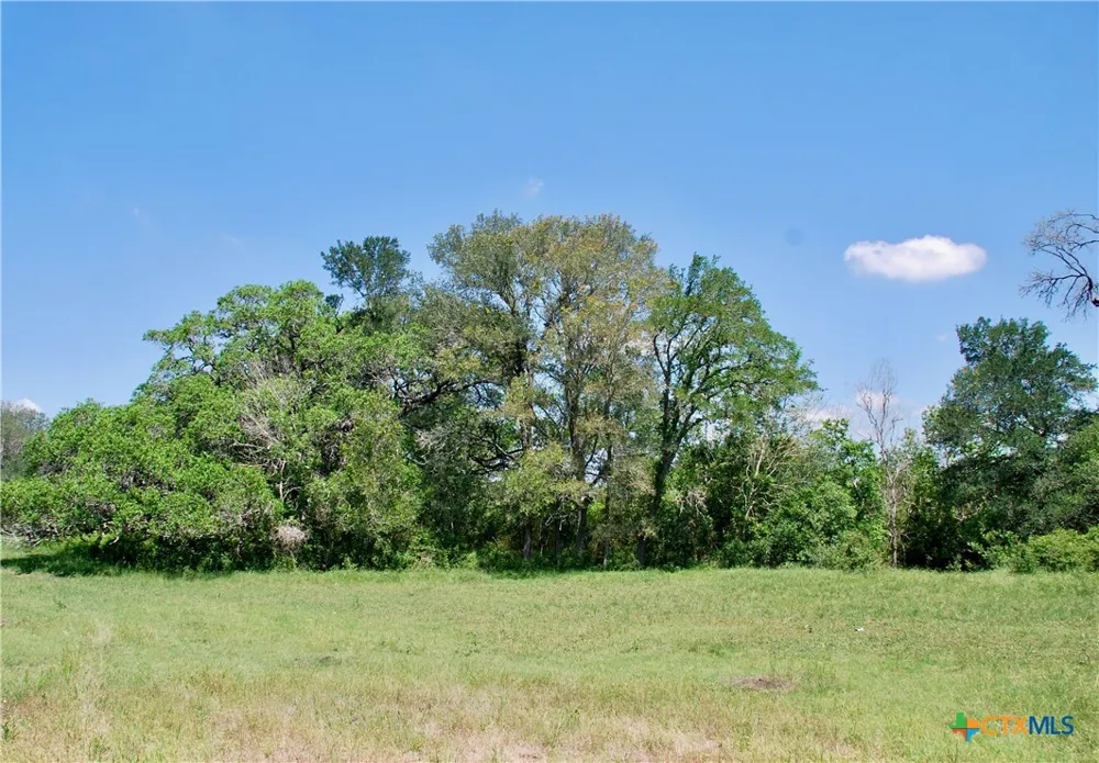 1070 Muehr Road Weimar, TX 78962