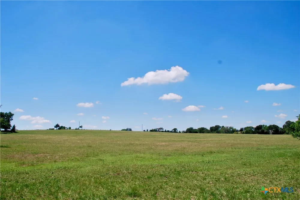1070 Muehr Road Weimar, TX 78962