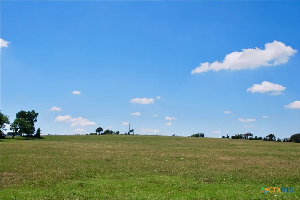 1070 Muehr Road Weimar, TX 78962