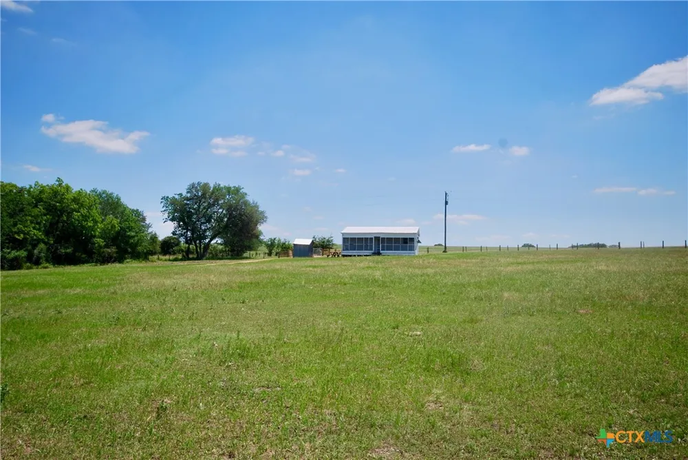 1070 Muehr Road Weimar, TX 78962