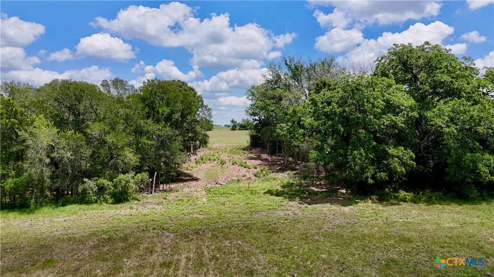 1070 Muehr Road Weimar, TX 78962