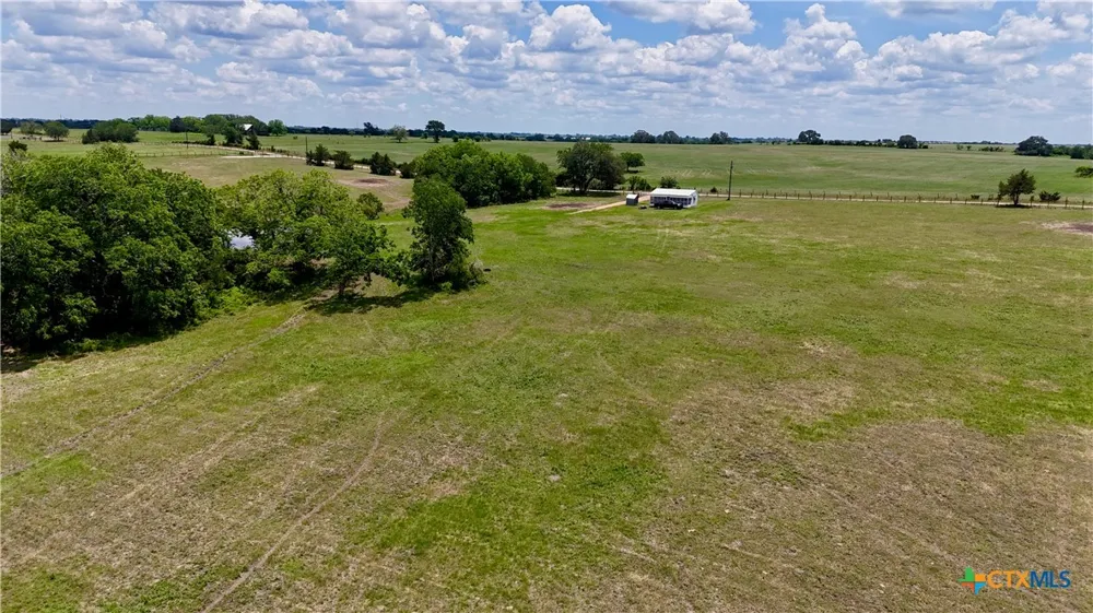 1070 Muehr Road Weimar, TX 78962