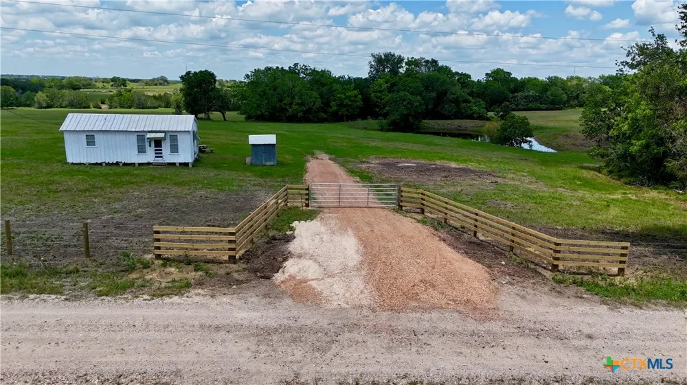 1070 Muehr Road Weimar, TX 78962