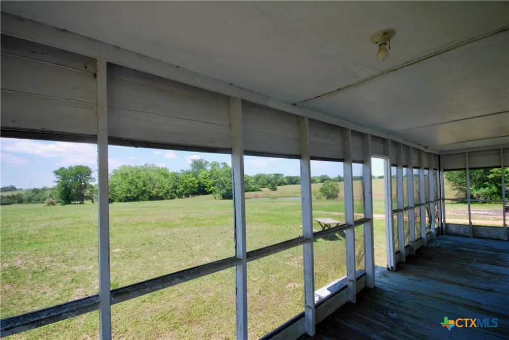 1070 Muehr Road Weimar, TX 78962