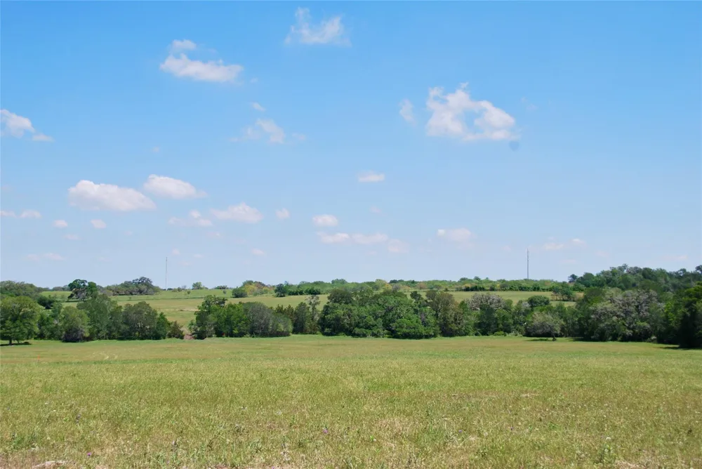 1070 Muehr Road Weimar, TX 78962