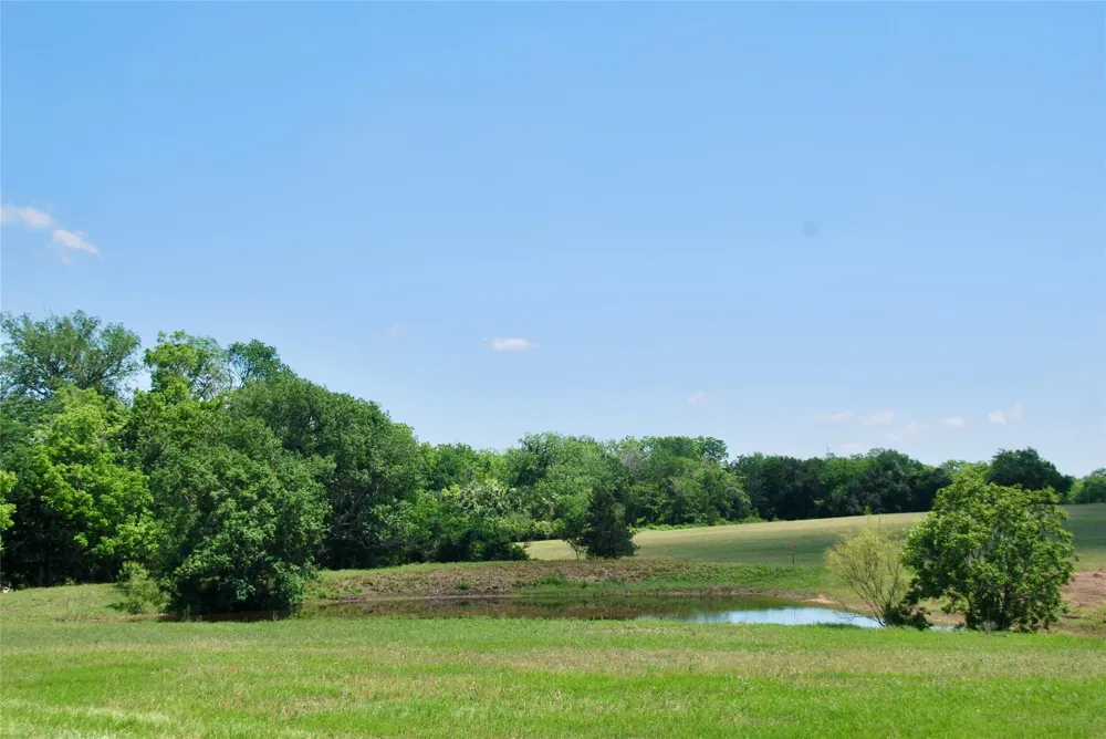 1070 Muehr Road Weimar, TX 78962