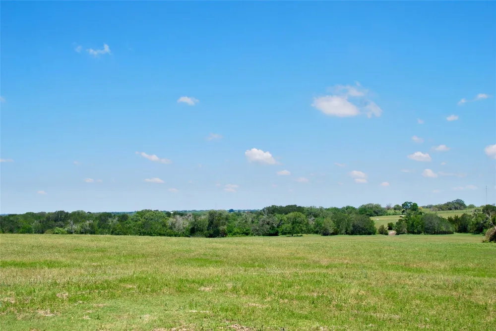 1070 Muehr Road Weimar, TX 78962