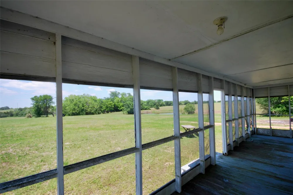1070 Muehr Road Weimar, TX 78962