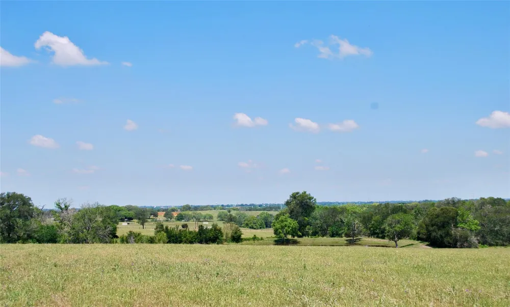1070 Muehr Road Weimar, TX 78962