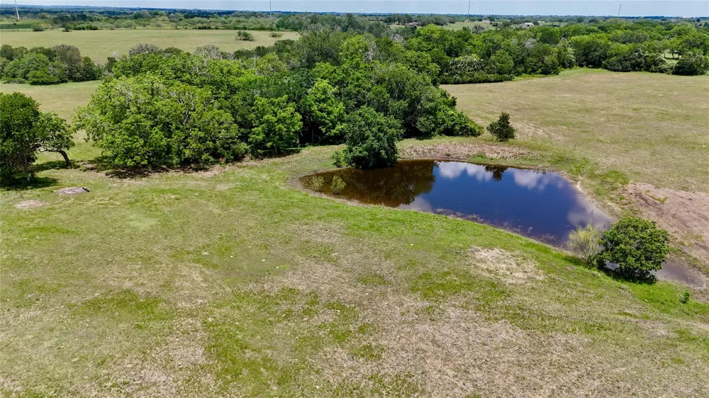 1070 Muehr Road Weimar, TX 78962