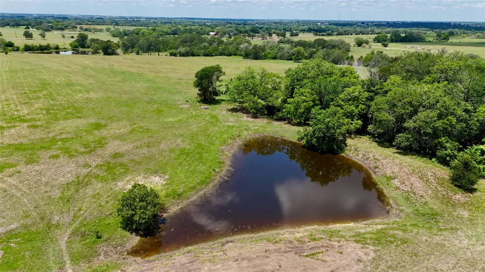 1070 Muehr Road Weimar, TX 78962