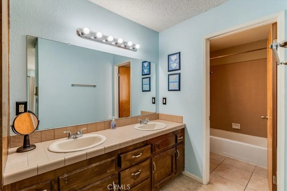 12 Green Court Paso Robles, CA 93446