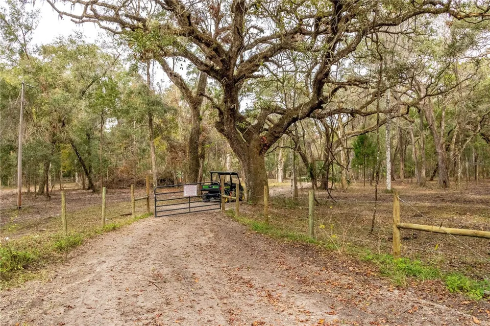 24091 RICHBARN ROAD Brooksville, FL 34601