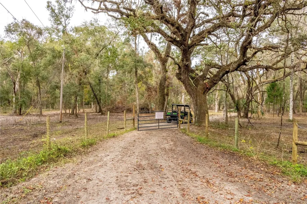 24091 RICHBARN ROAD Brooksville, FL 34601