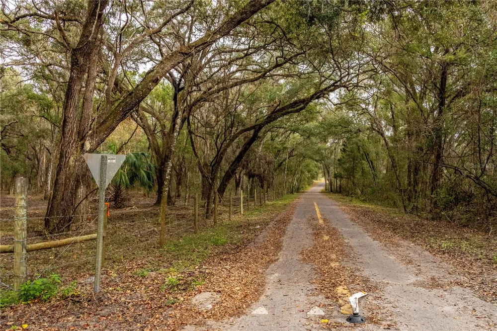 24091 RICHBARN ROAD Brooksville, FL 34601