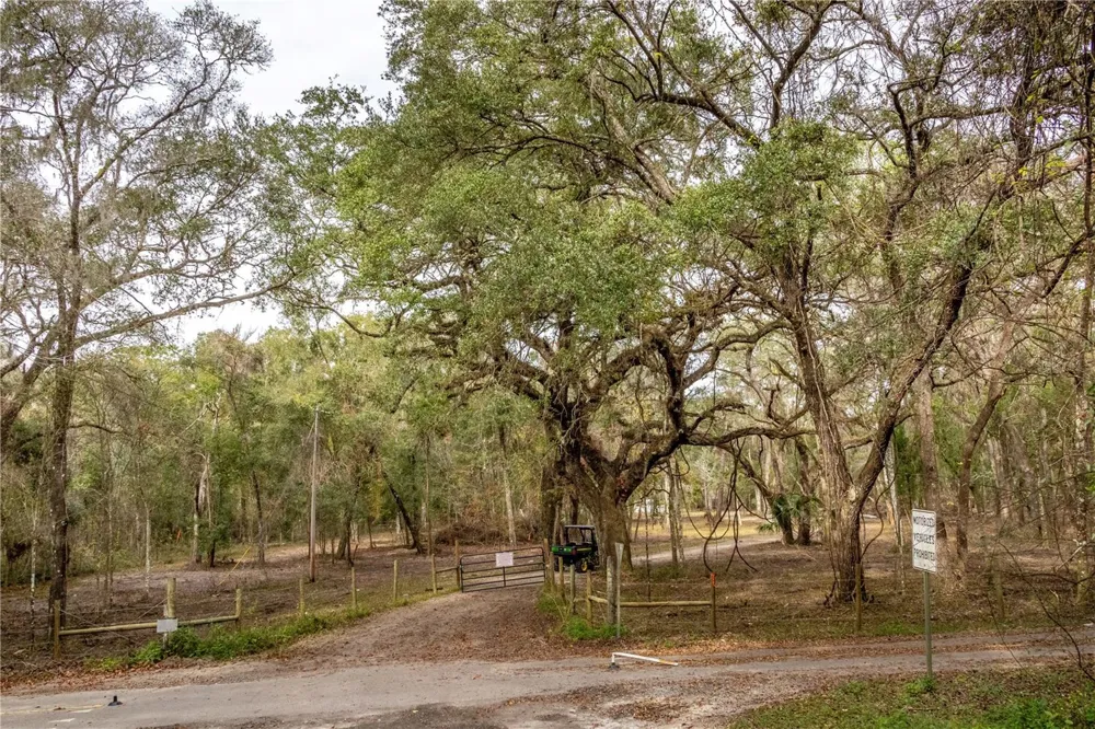 24091 RICHBARN ROAD Brooksville, FL 34601