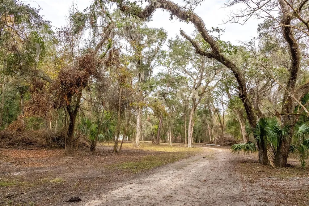 24091 RICHBARN ROAD Brooksville, FL 34601