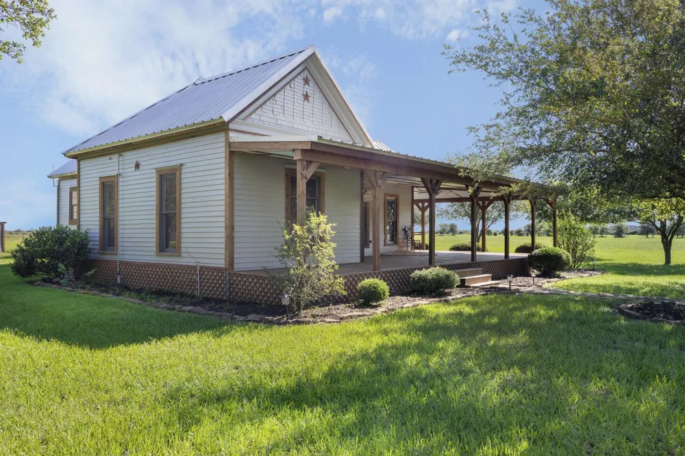 1195 County Road 161 Rock Island, TX 77470