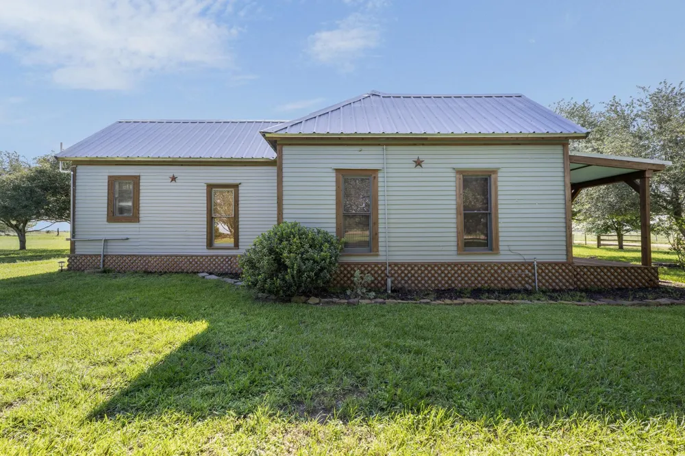 1195 County Road 161 Rock Island, TX 77470