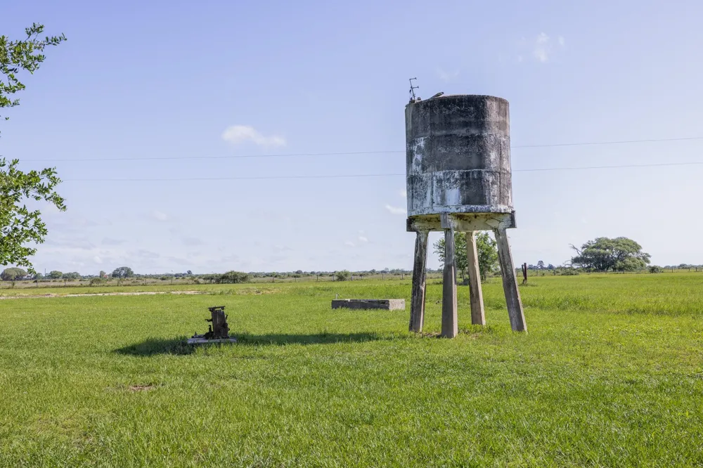 1195 County Road 161 Rock Island, TX 77470
