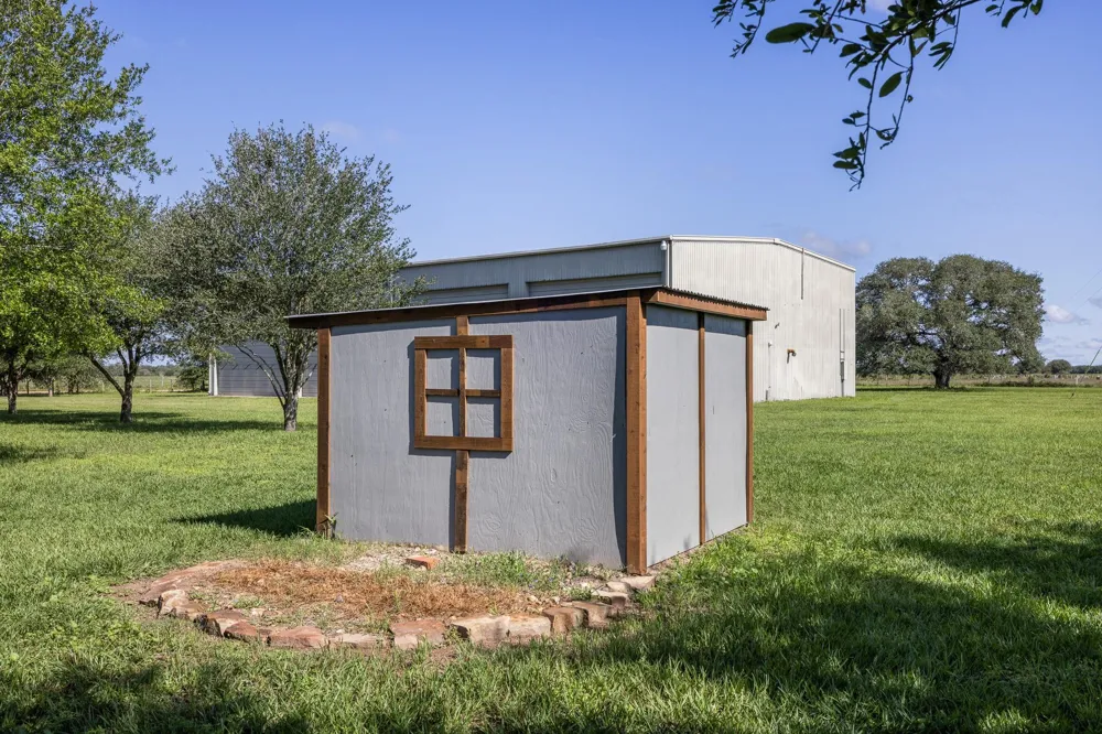 1195 County Road 161 Rock Island, TX 77470