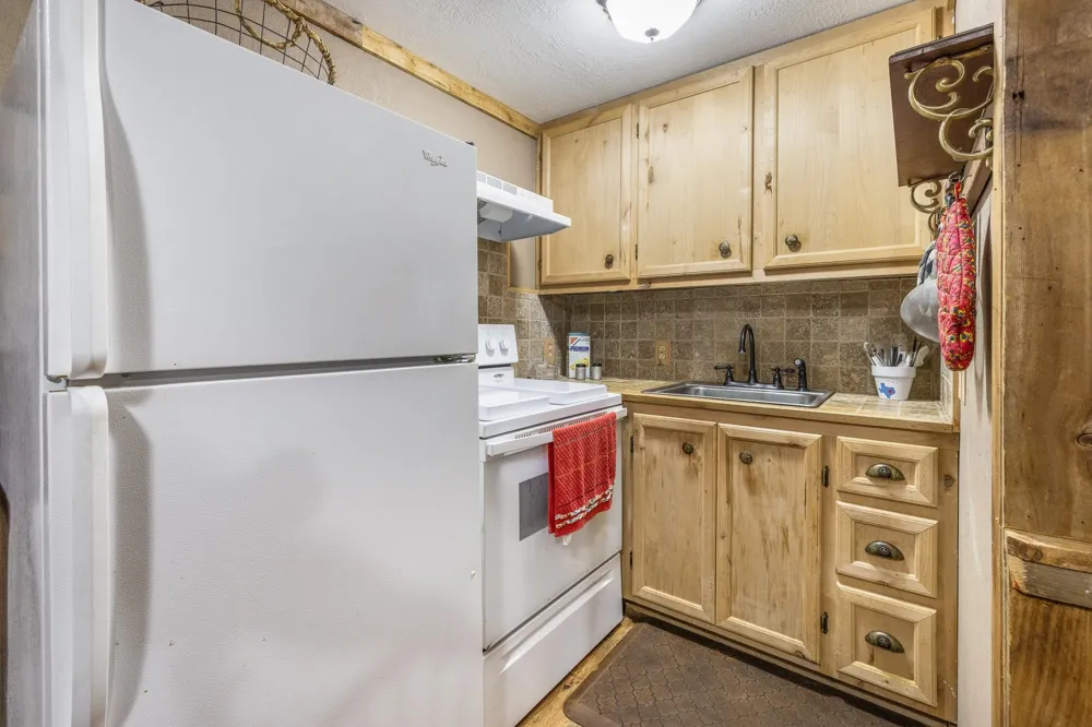 1195 County Road 161 Rock Island, TX 77470