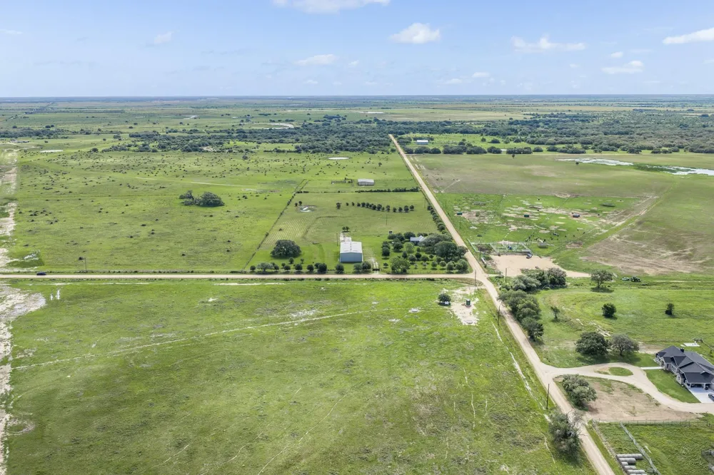 1195 County Road 161 Rock Island, TX 77470