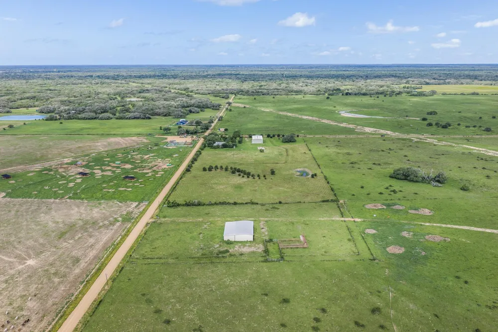 1195 County Road 161 Rock Island, TX 77470