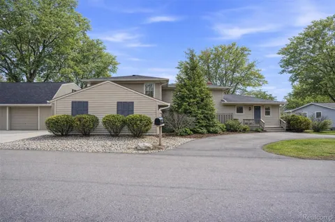 5370 Edgelake Drive