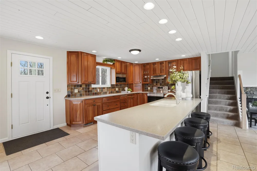 5370 Edgelake Drive Hamburg Township, MI 48169