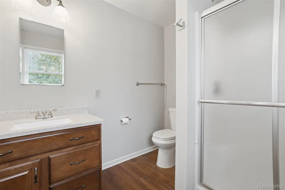 5370 Edgelake Drive Hamburg Township, MI 48169