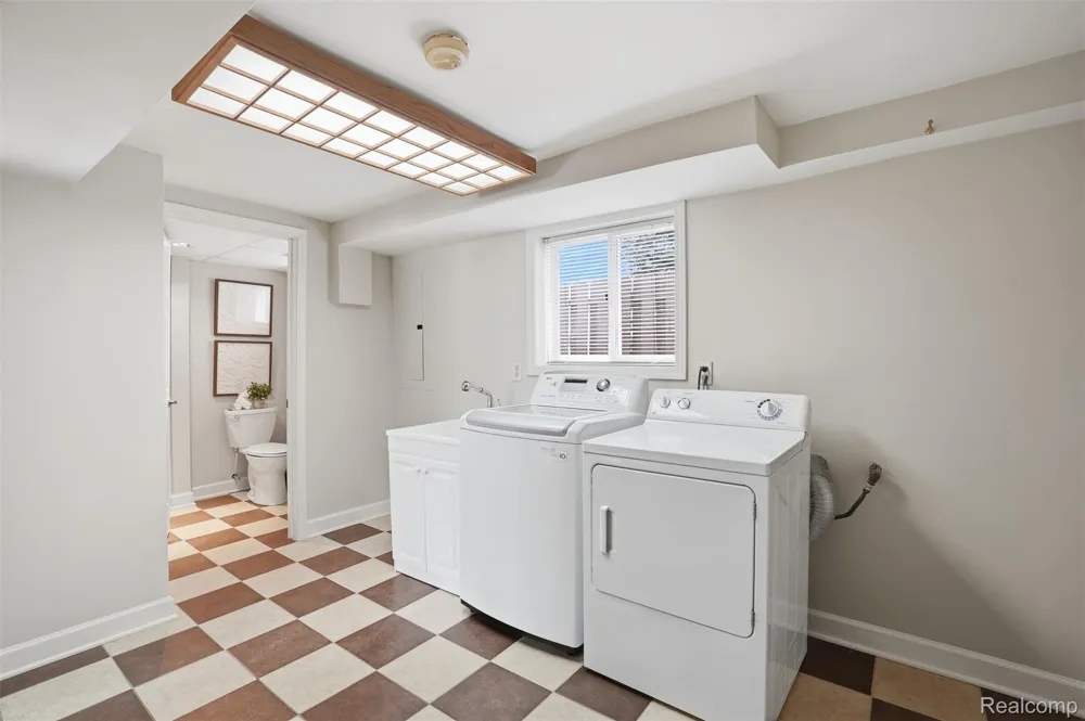 5370 Edgelake Drive Hamburg Township, MI 48169