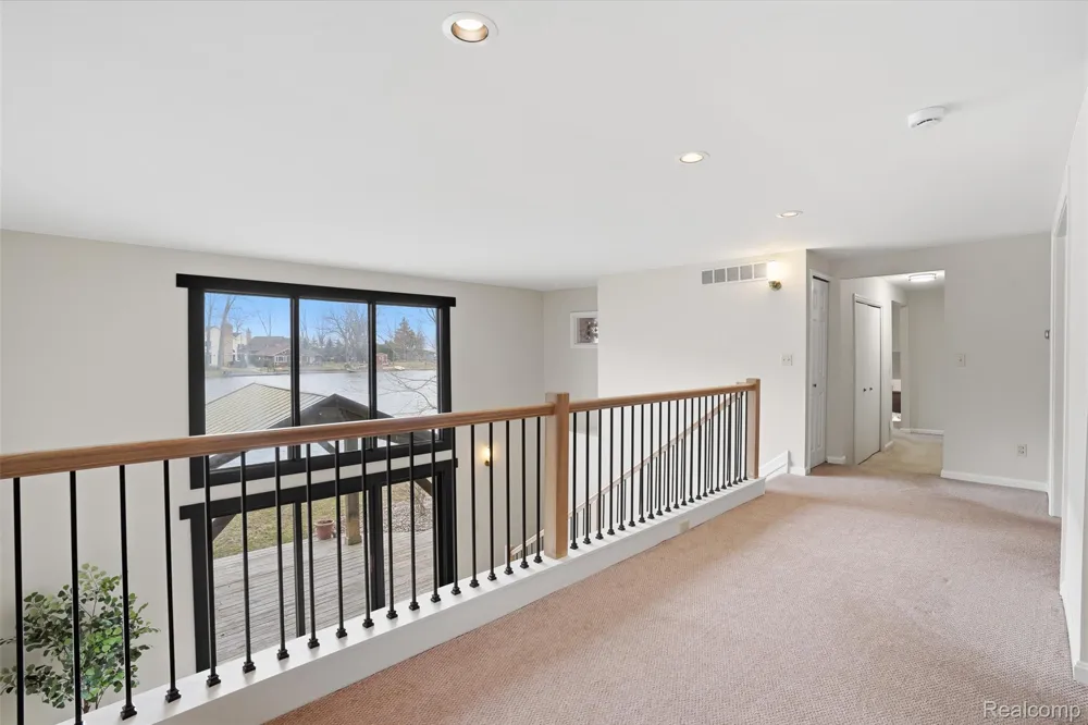 5370 Edgelake Drive Hamburg Township, MI 48169