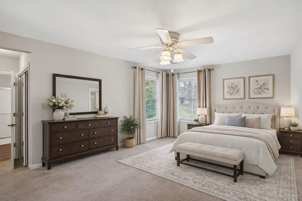 5370 Edgelake Drive Hamburg Township, MI 48169