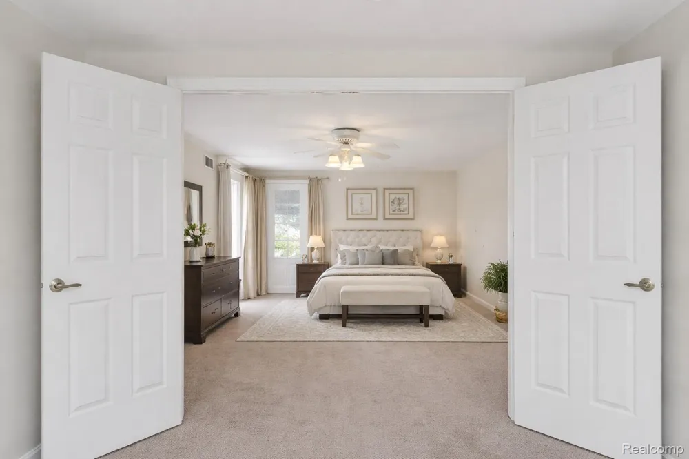 5370 Edgelake Drive Hamburg Township, MI 48169